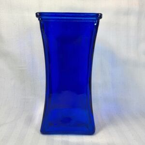 FTD Flashed Blue Glass Square VASE 6.5" Tall Curved Middle